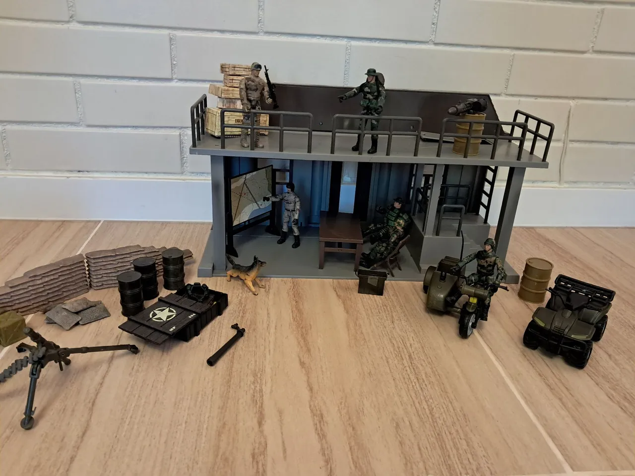 Kit de Soldados de Brinquedo - Cenário de Guerra