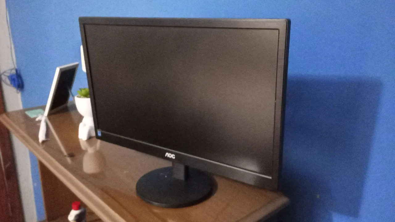 Monitor AOC Modelo E970S (Preto) 18,5 polegadas