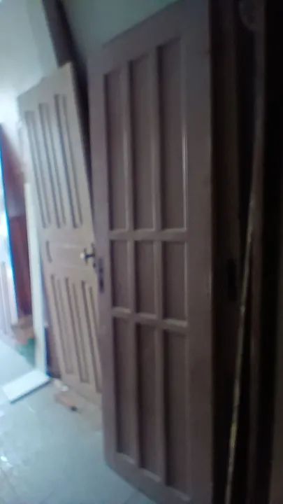 Porta de madeira maciça para área externa