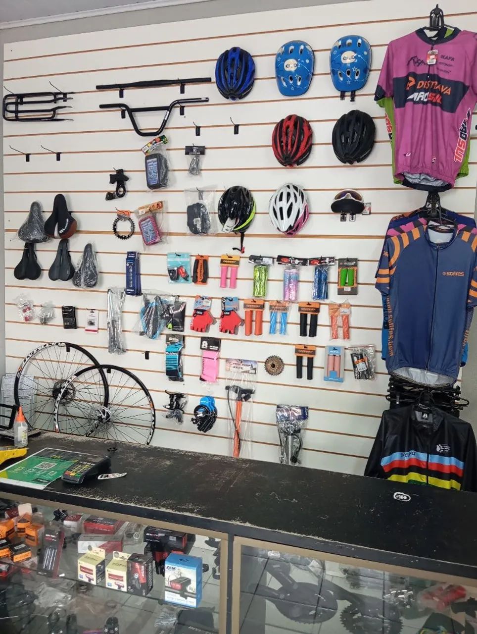 Bicicletaria loja de bicicletas com oficina completa com balcão e prateleiras - Foto 5