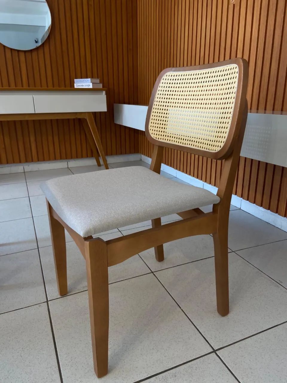 Cadeira em madeira maciça  - Foto 2