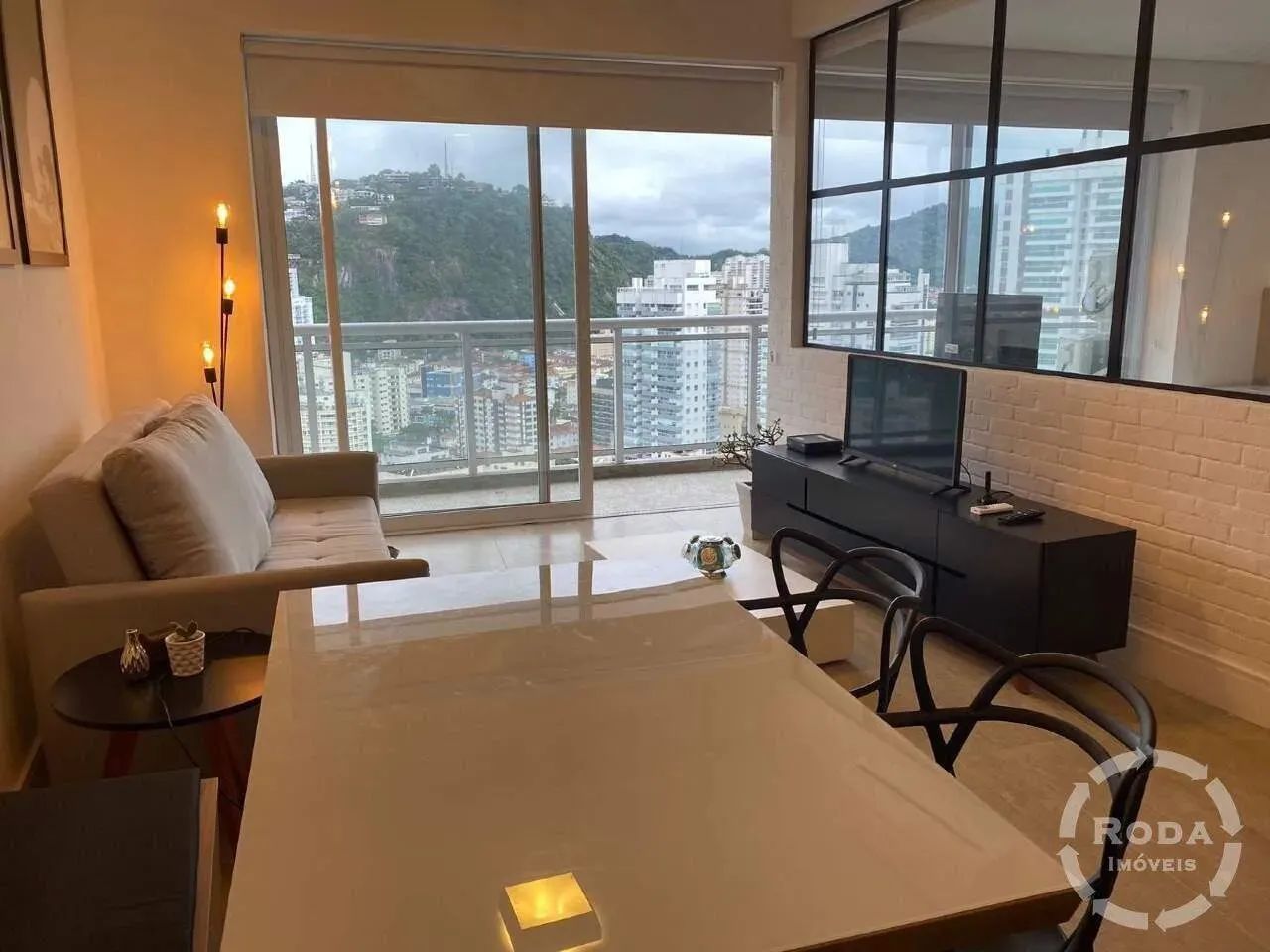 Com uma vista única, a piscina está de frente para tudo o que há de melhor em morar à beir - Foto 4