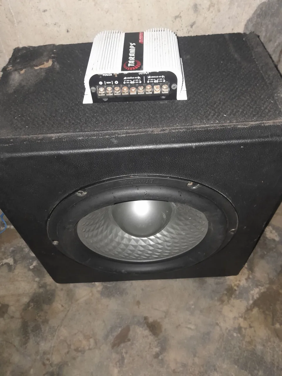 Subwoofer + Amplificador Taramps