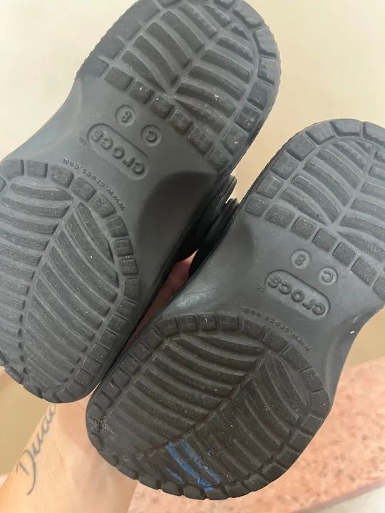 Crocs em ótimo estado, tamanho C 8 - Foto 2
