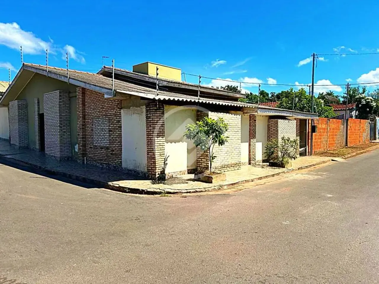 Casa no bairro Jardim dos Estados com 5 quartos, sendo 2 suítes, 2 amplas salas, ampla coz