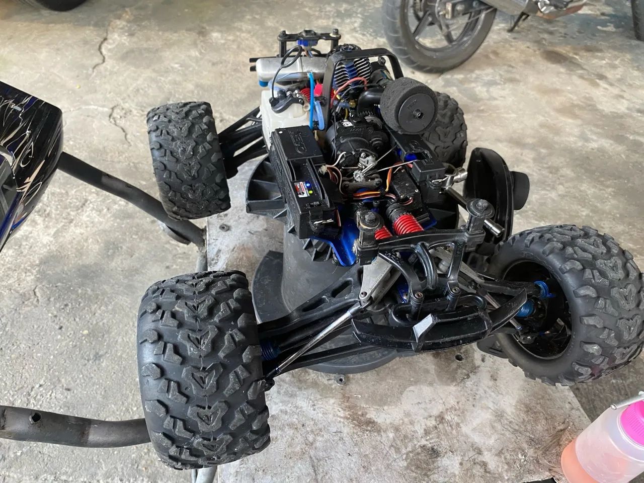 Traxxas Revo 3.3 Nitro  - Foto 4