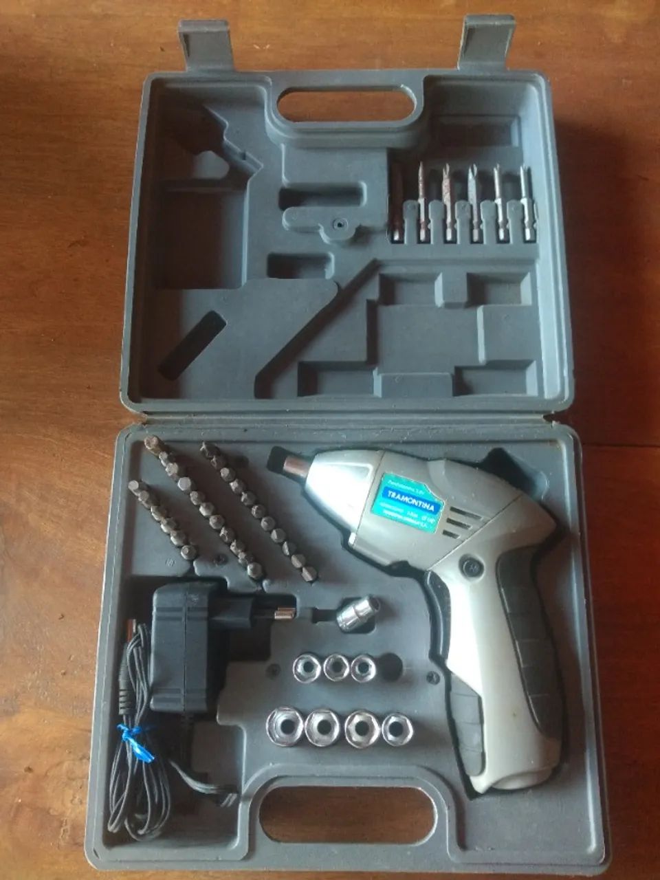 Parafusadeira Tramontina mod. 42380 (com defeito)64175991269634122