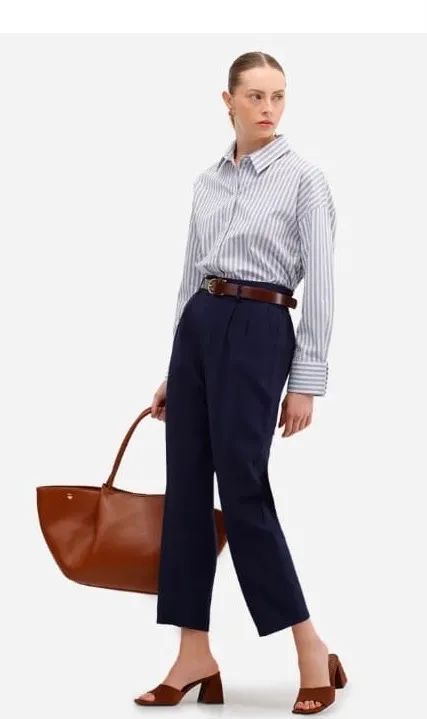 Calça alfaiataria com pregas azul