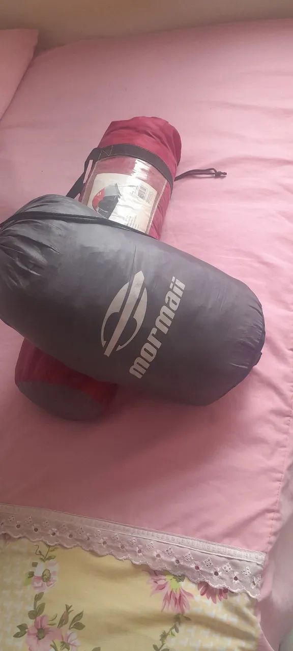 Barraca de camping com saco de dormir