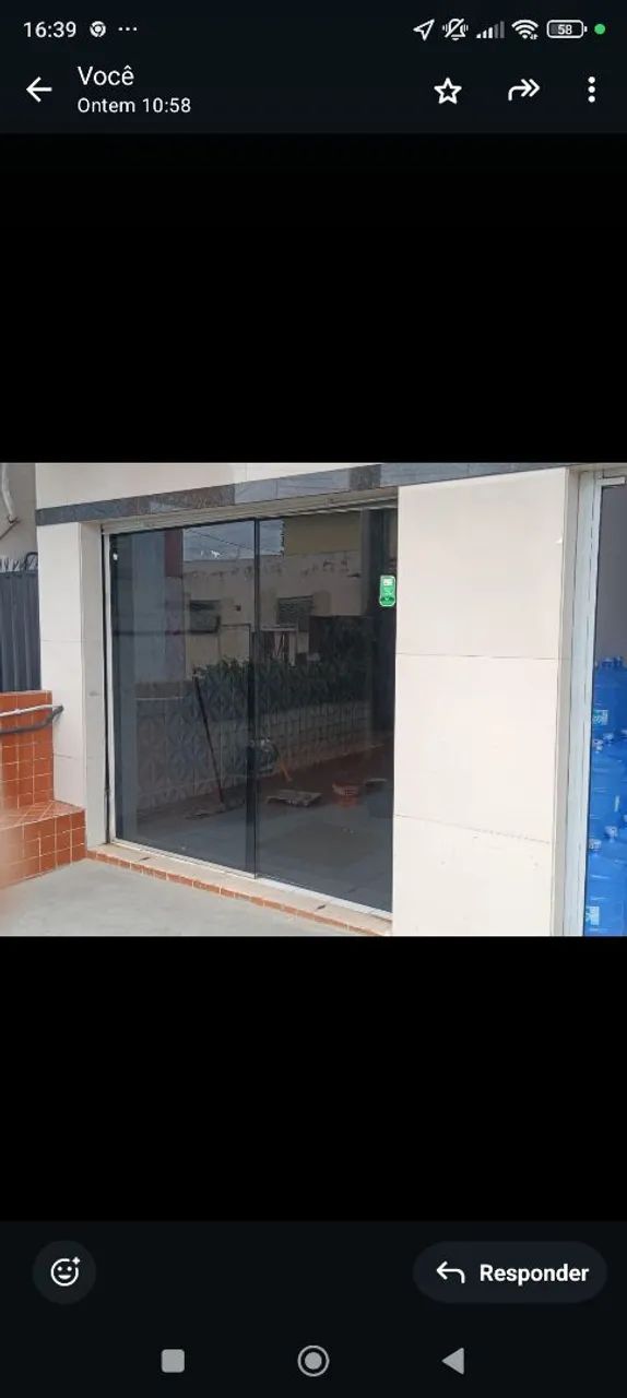PORTA DE VIDRO FUMÊ DE CORRER EM ÓTIMO ESTADO 