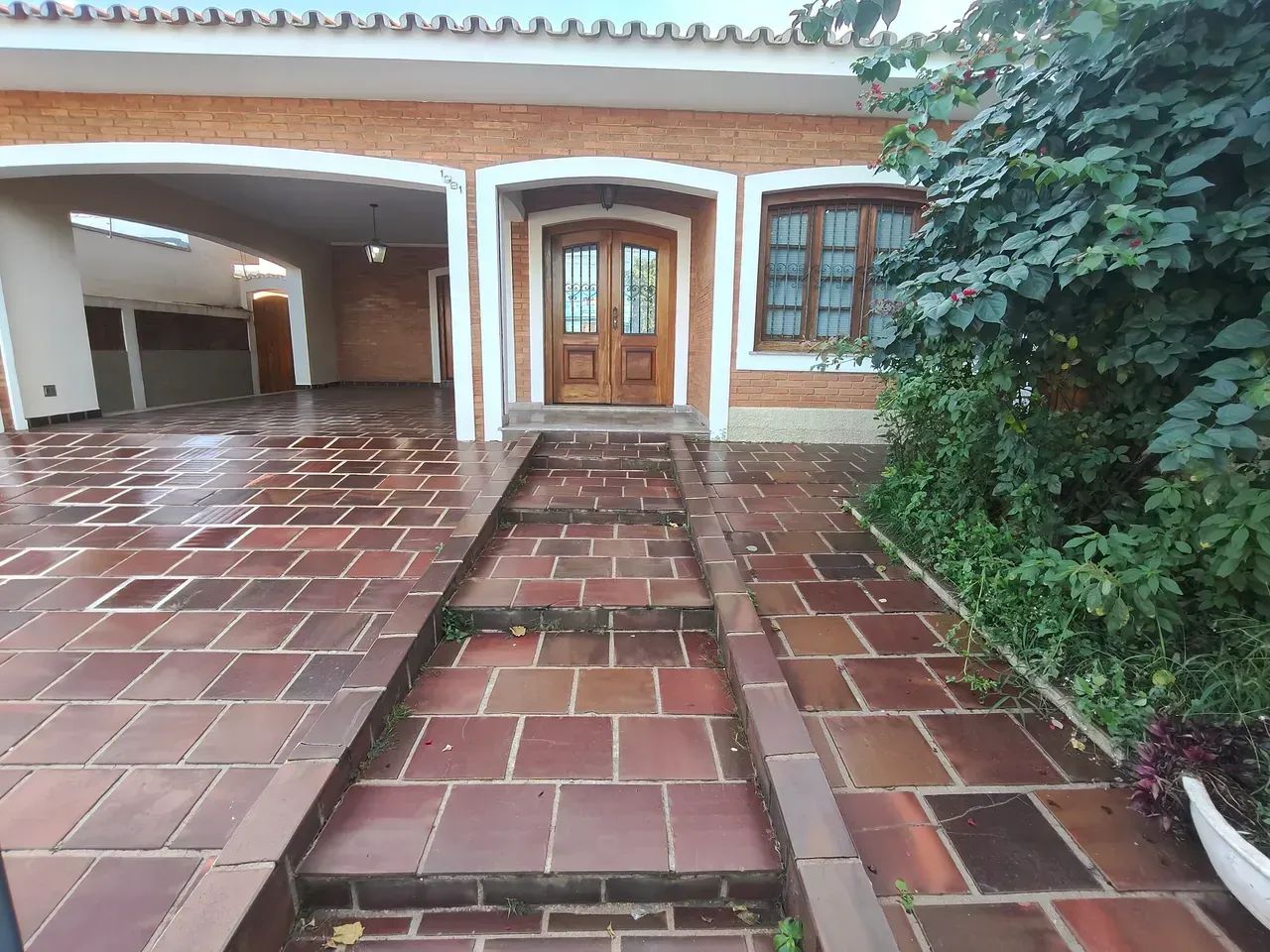 Casa Terrea com 3 quartos-Jardim Chapadão - Vendo.