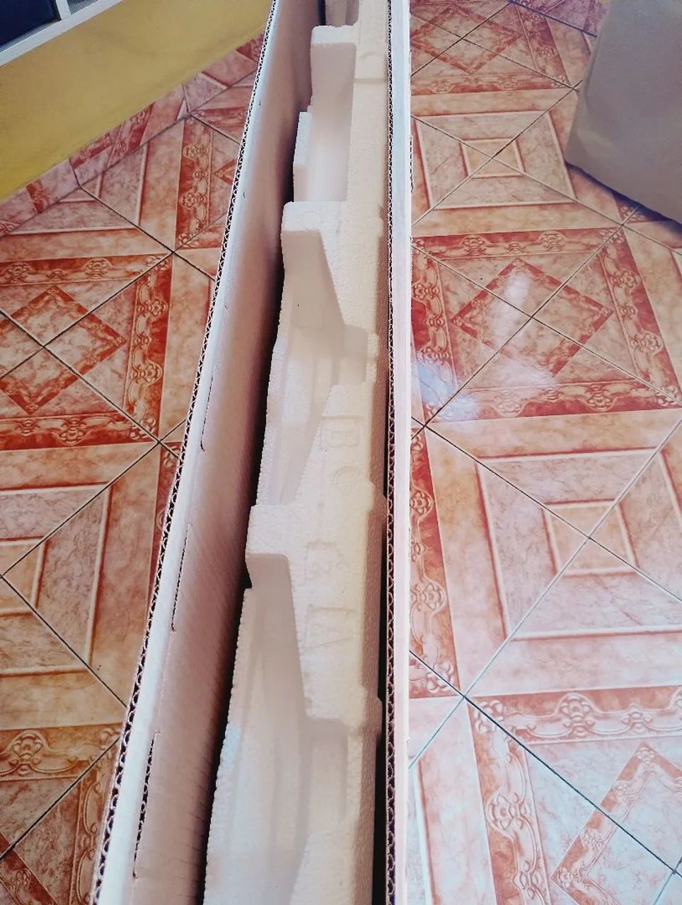 Vendo uma caixa de tv de 50 polegadas com isopor  - Foto 2