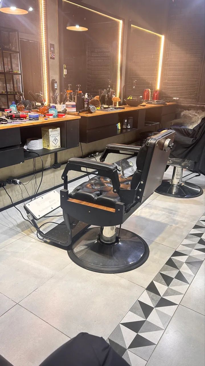 Barbearia contrata barbeiro!