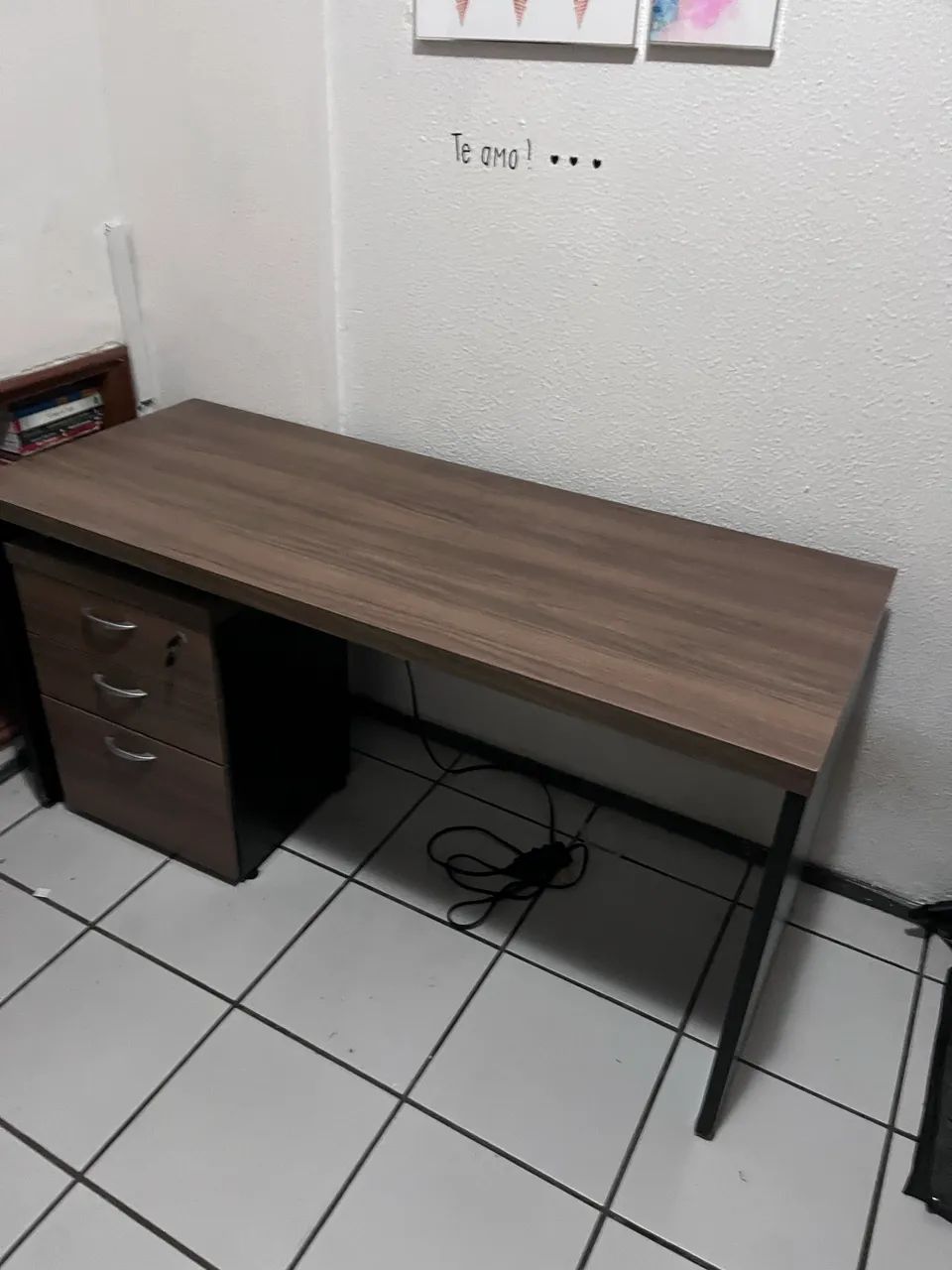 Mesa escrivaninha com gavetas - Foto 2