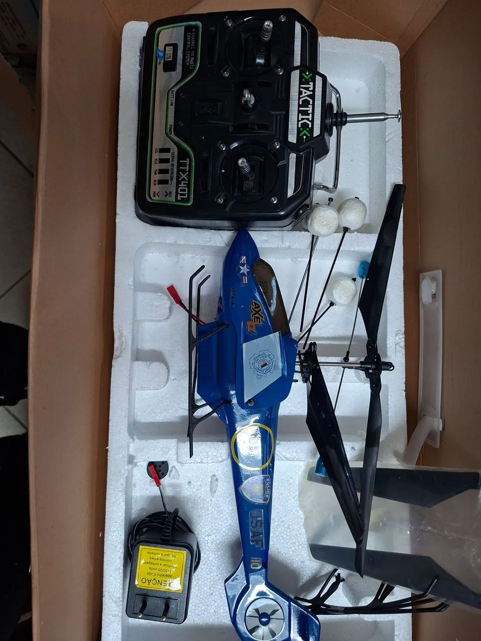 Helicóptero AxeE2 com controle e completo. Perfeito para colecionadores! - Foto 2