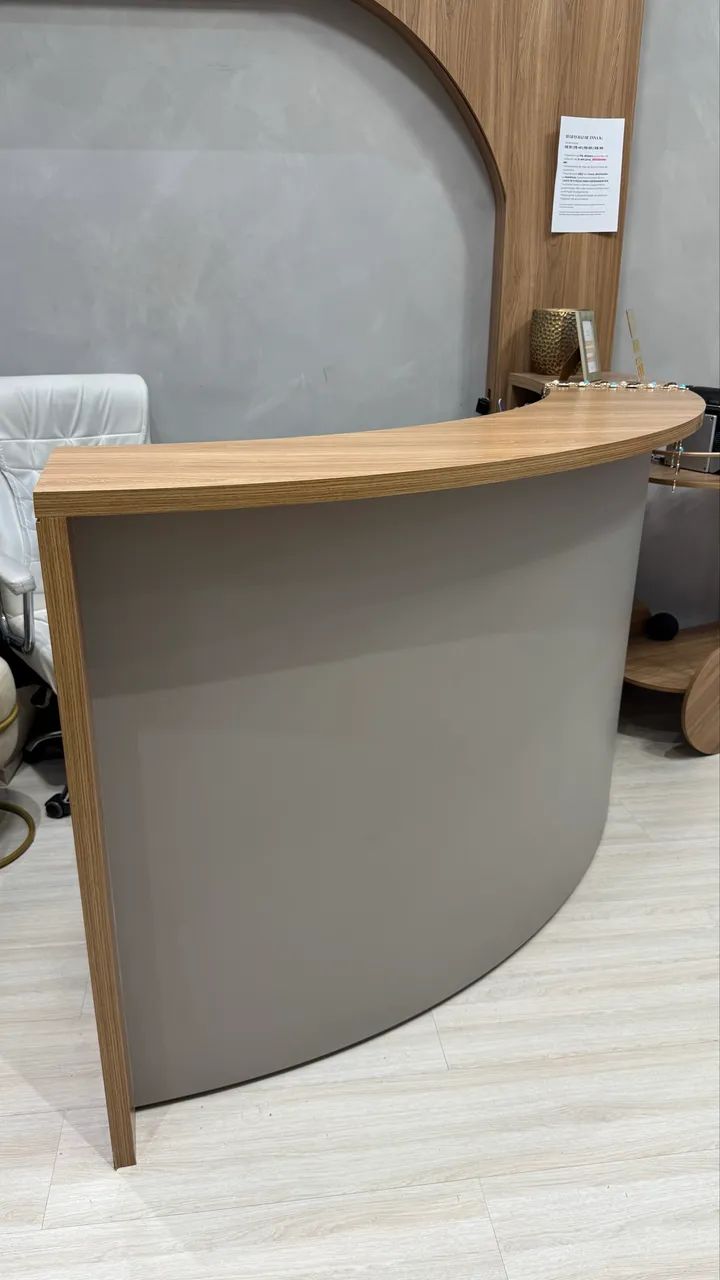 Balcão curvo novíssimo - 225x80x108cm