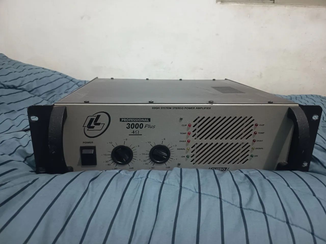 Potência Profissional LL3000 plus 4 ohms 