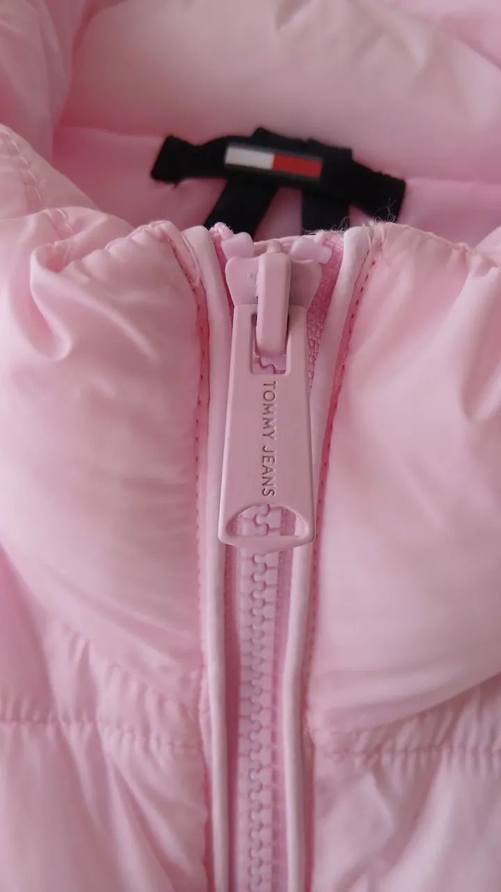 Jaqueta puffer Tommy Jeans rosa - Foto 4