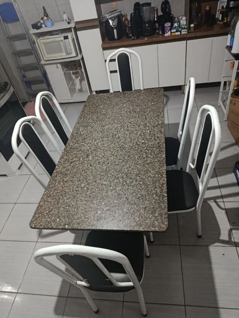 Mesa de mármore + 6 cadeiras