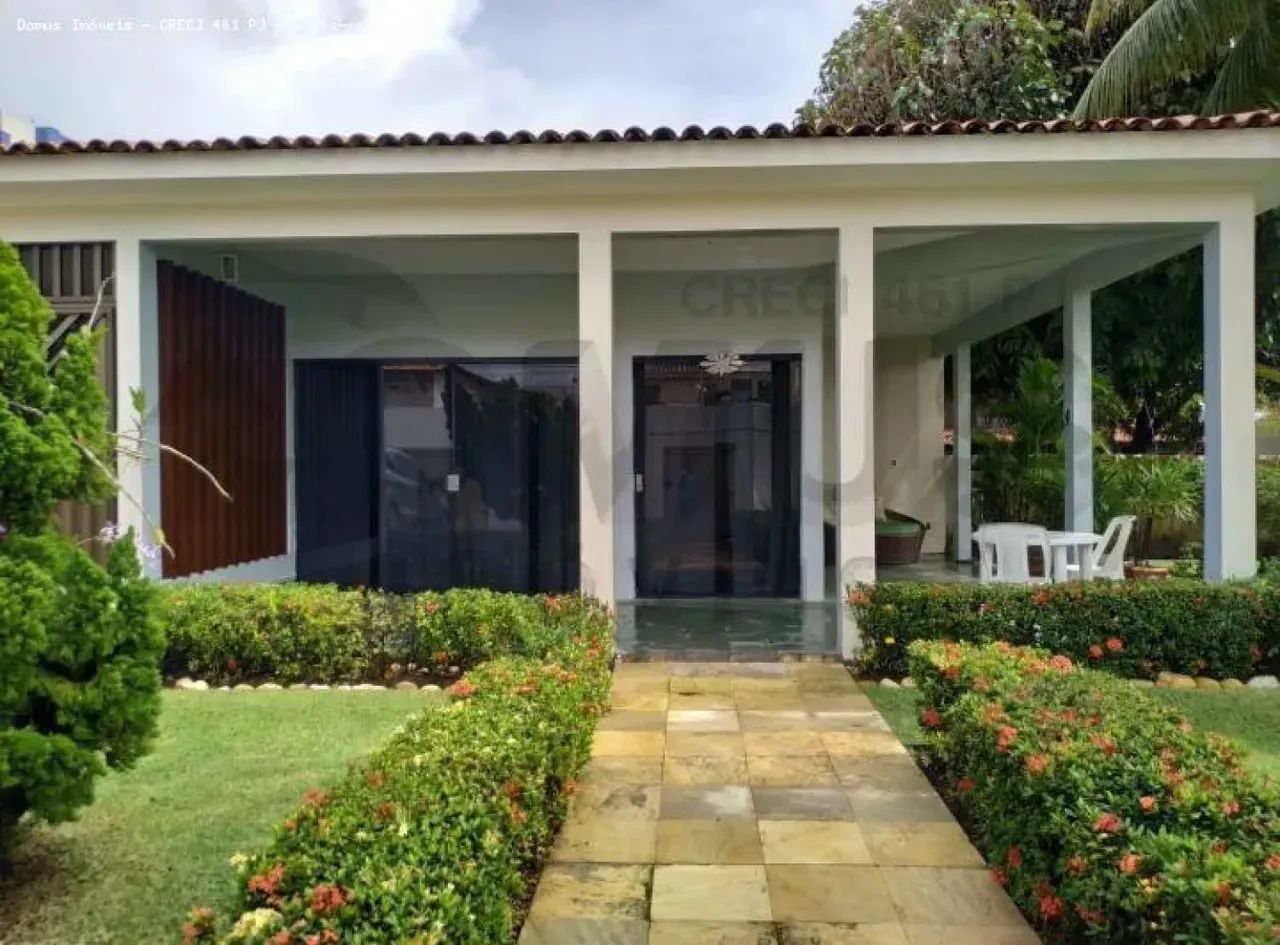 Casa Completa com 4 Quartos e Área de Lazer à Venda na Coroa do Meio