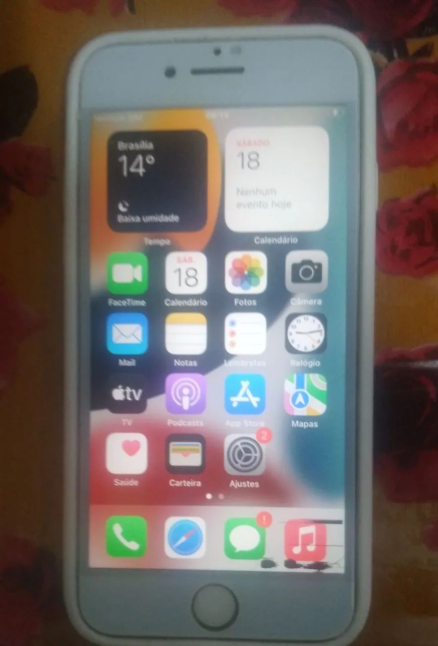 Vendo Iphone 7 bem conservado acompanhar carregador e capinha - Foto 2