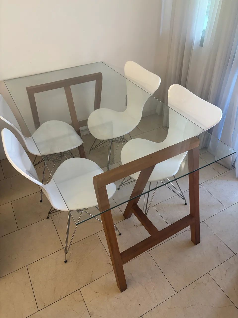 Baixou!! Mesa jantar moderna  4 a 6 lugares com 5 cadeiras
