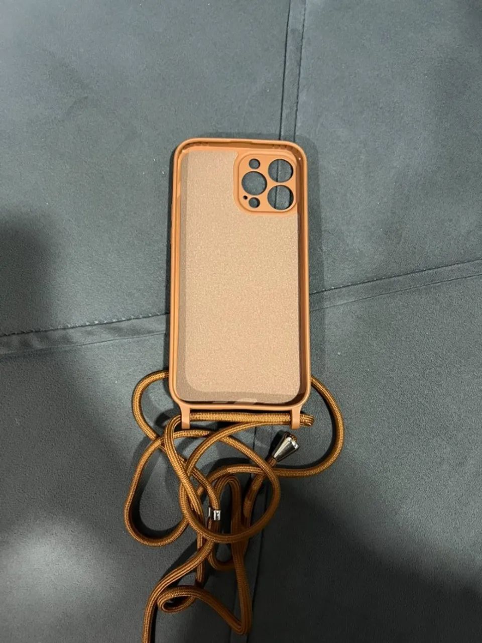 Capinha para Iphone 13 Pro Max com Cordinha