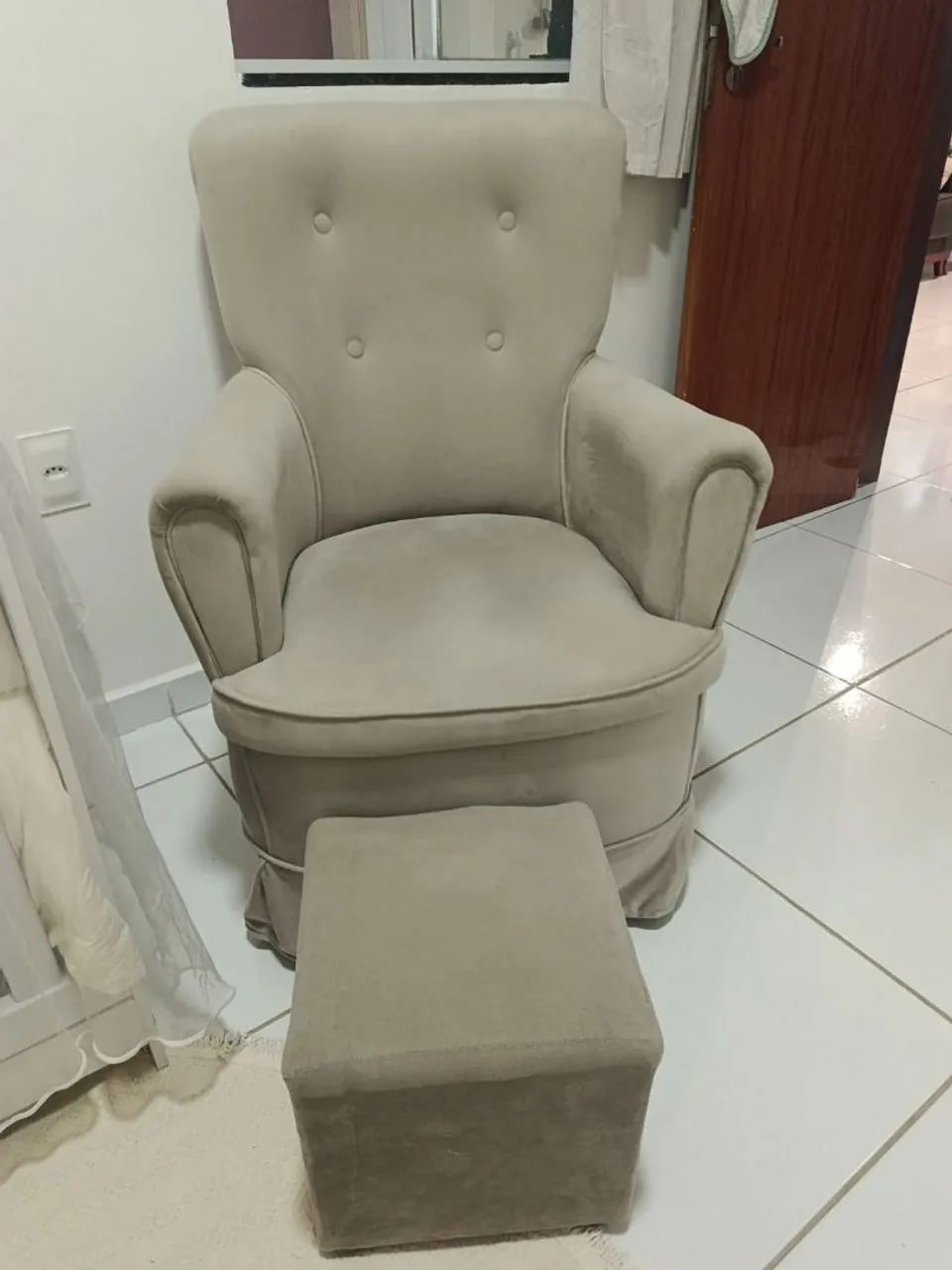 POLTRONA DE AMAMENTAÇÃO 