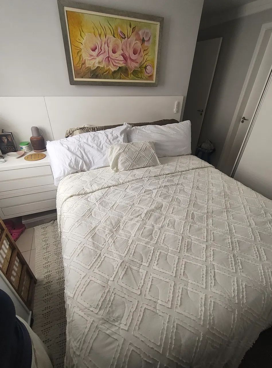 Vendo Cama Box Queen em ótimo estado por 1500,00
