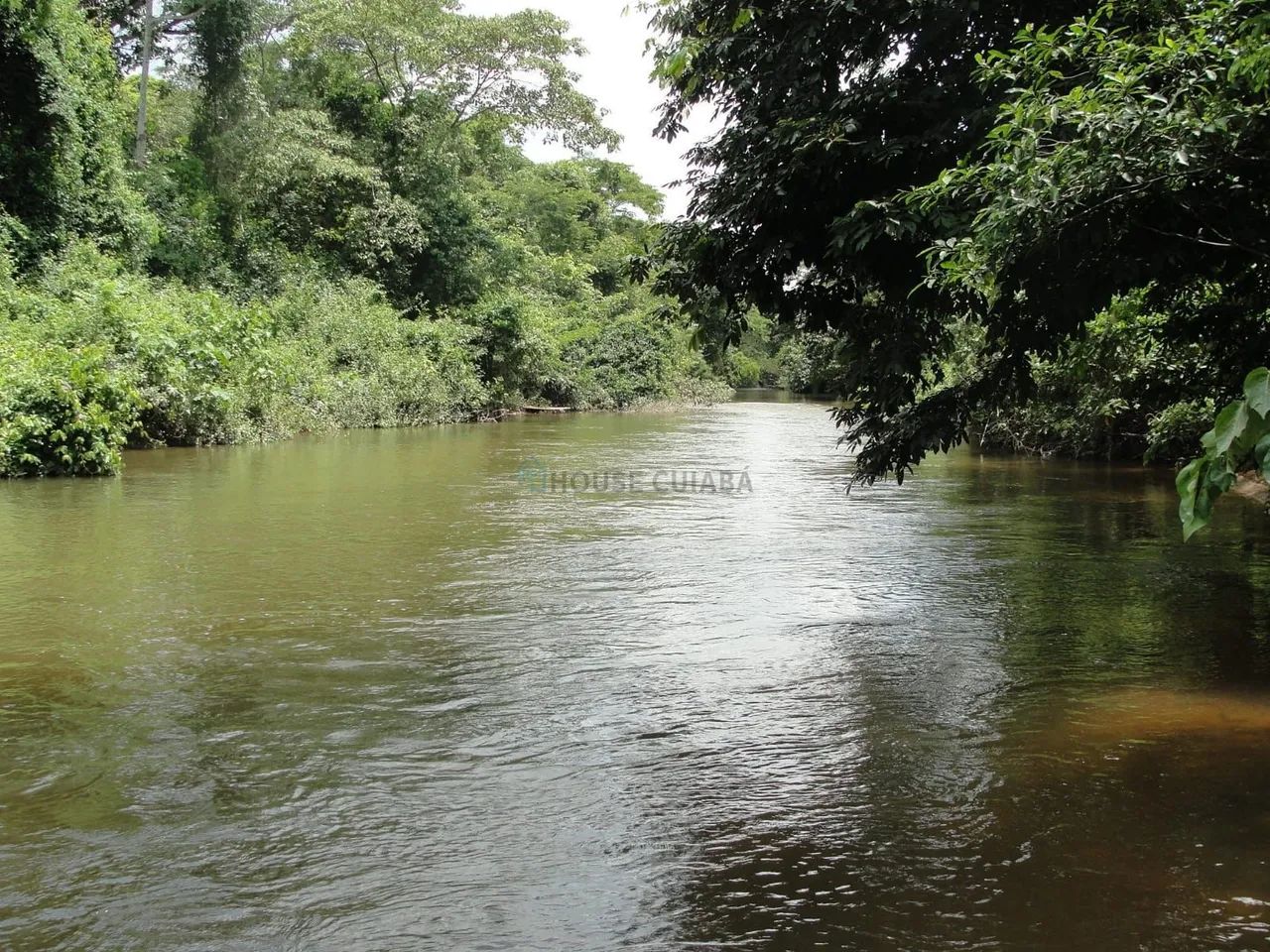 Vendo  chácara à beira do rio distrito de Águaçu  Cuiabá MT