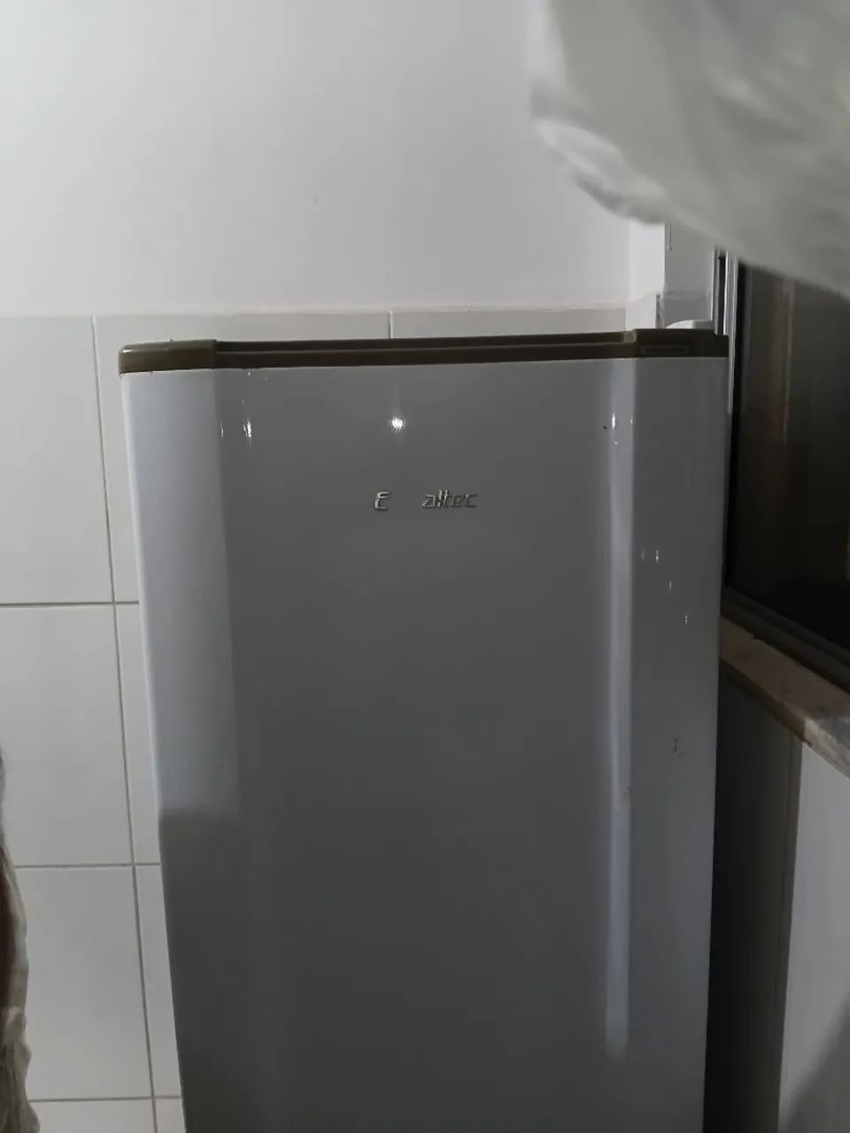 Geladeira Esmaltec ROC31