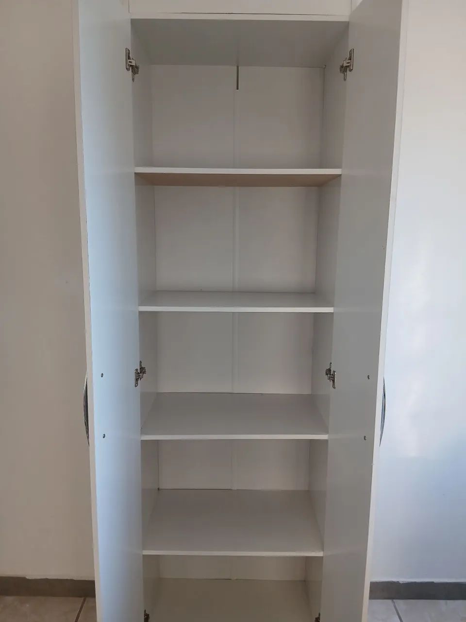 Vendo sapateira branca usada - Foto 2