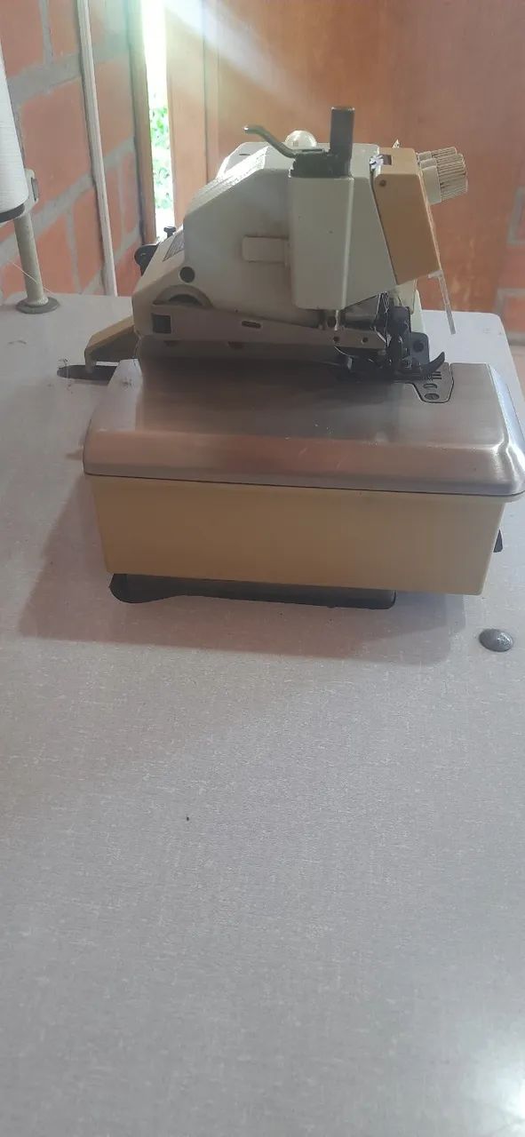Máquina de costura  - Foto 2