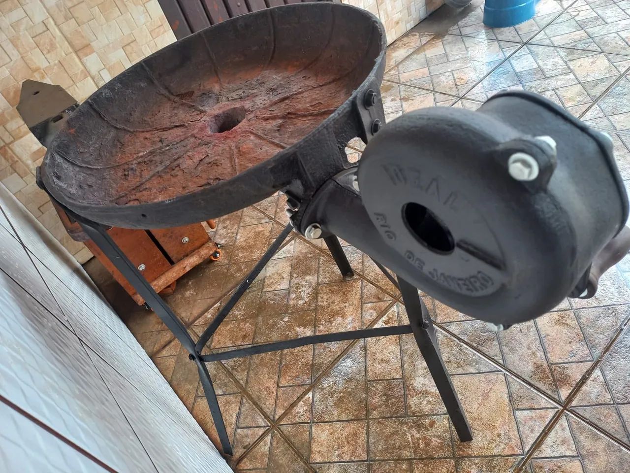 Forja manual a carvão  - Foto 2