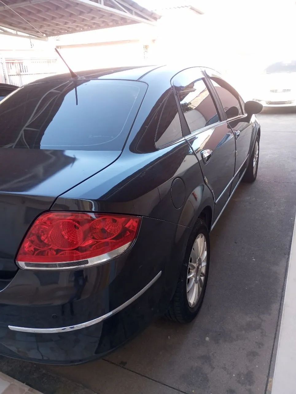 Fiat Linea Absolute 1.9/1.8 Flex Dualogic 4P 2011 - Foto 4