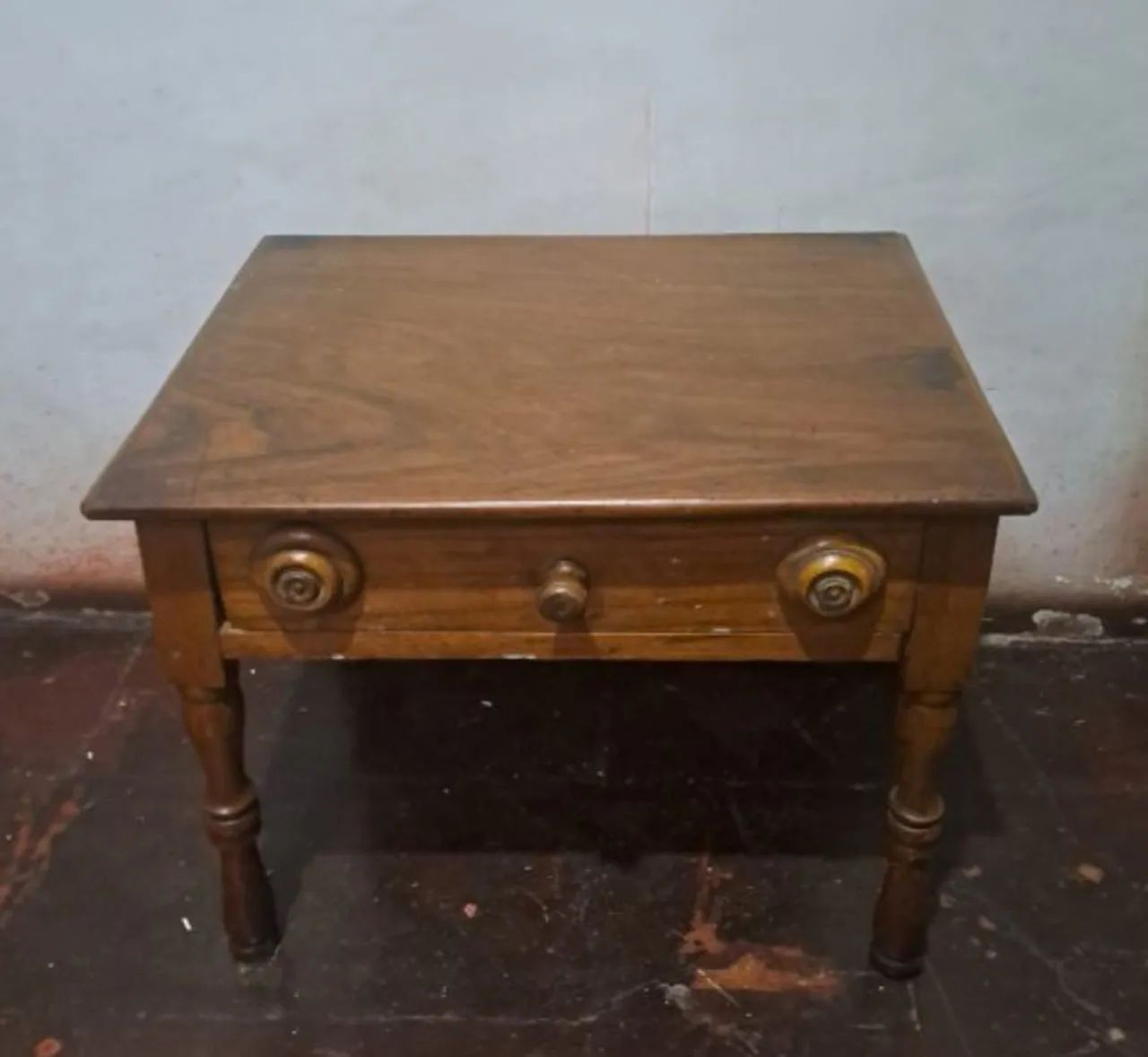 Mesinha de cabeceira 