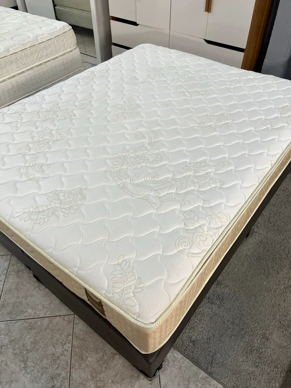 Cama Box Queen com colchão Americanflex Molas Ensacadas - Foto 5