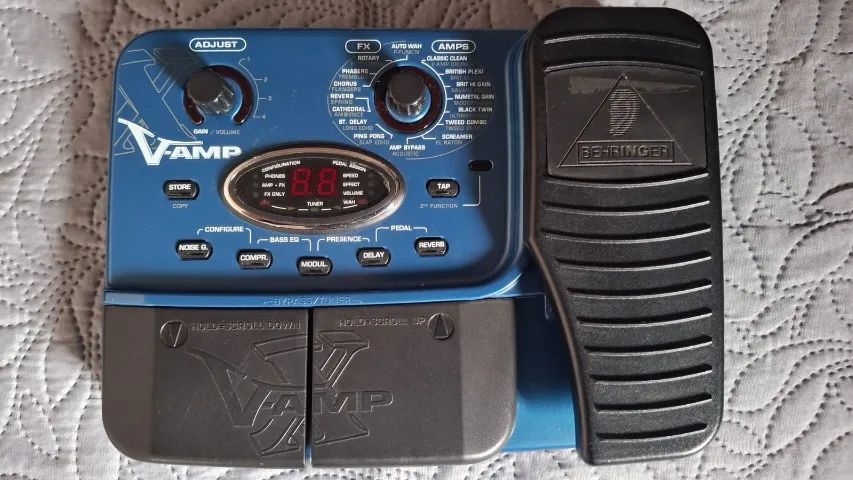 Pedaleira Behringer V-AMP com pedal de efeitos - Foto 2