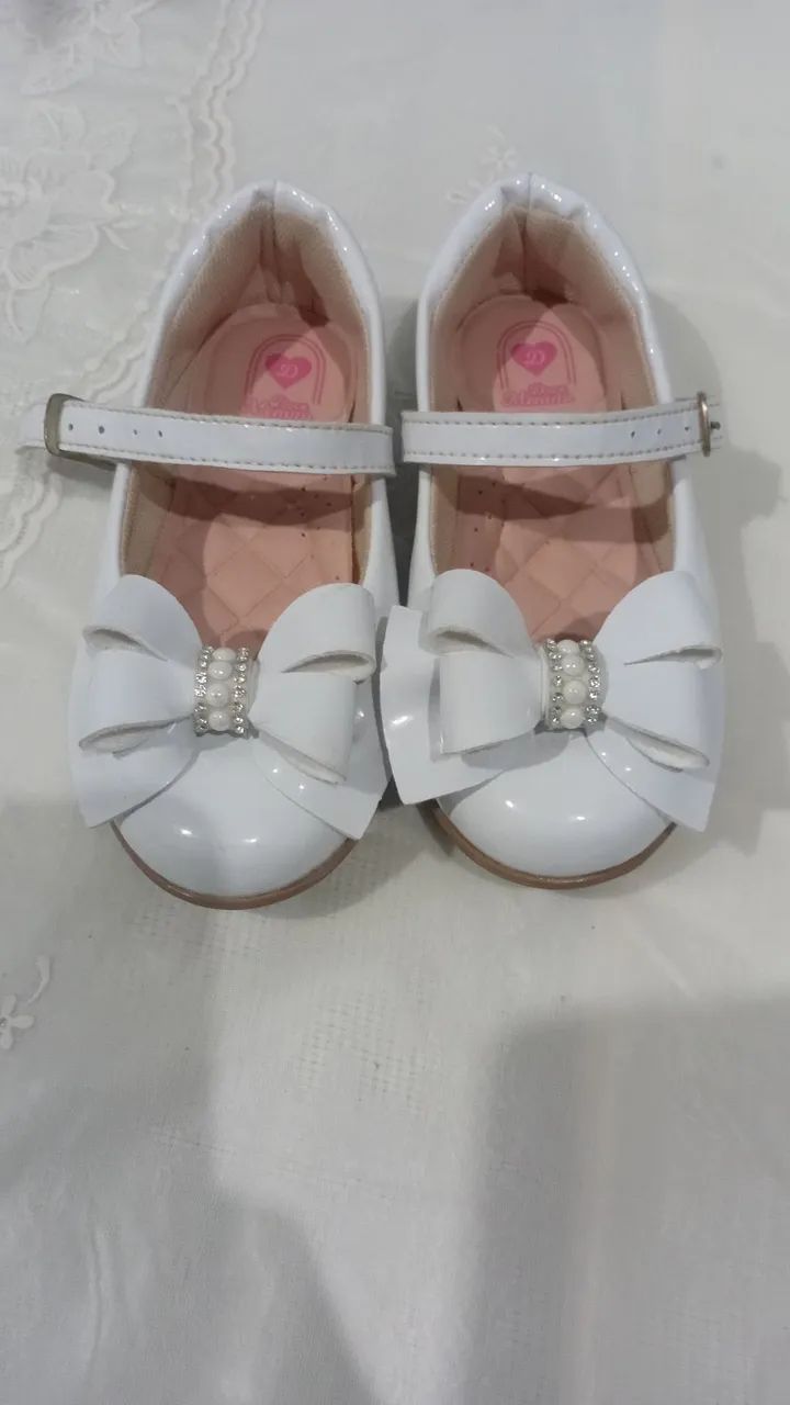 Sapatinho branco infantil 