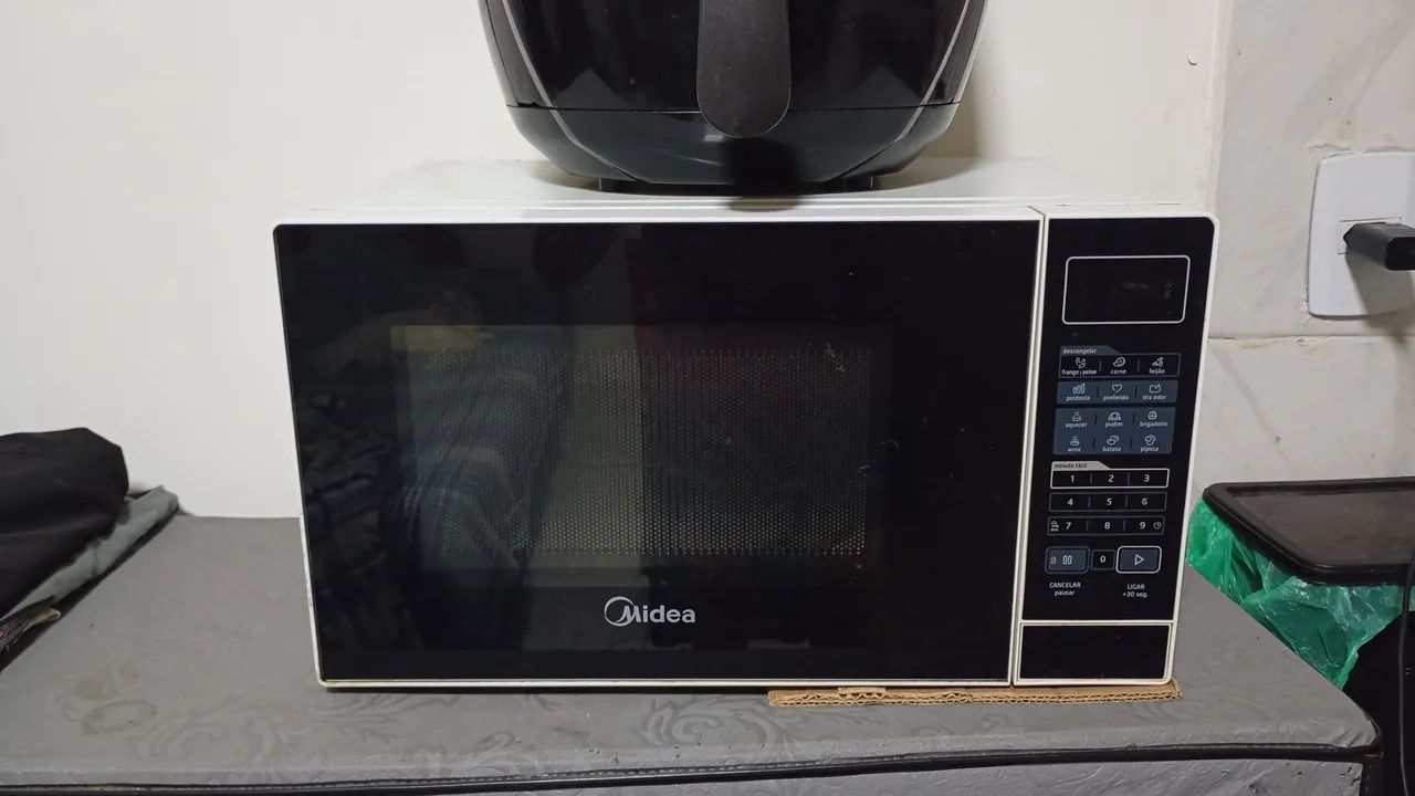 Microondas Midea 20L