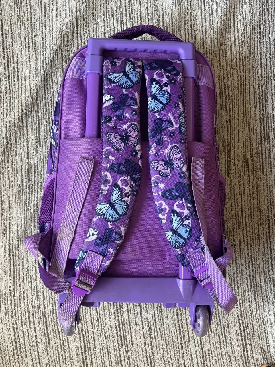 MOCHILA DE RODINHAS ROXA BORBOLETA - Foto 3