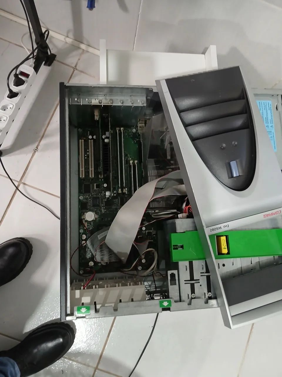 Servidor Compaq EVO W6000 2CPU - Foto 3
