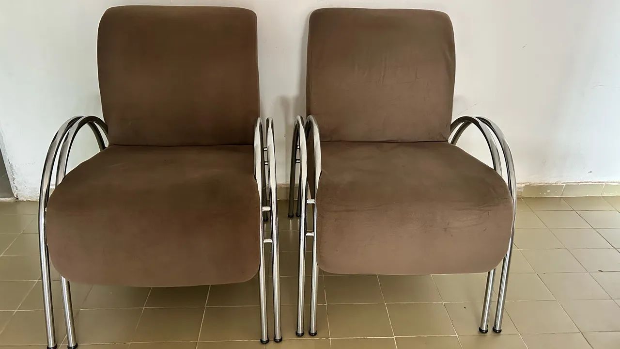 Vende-se duas poltronas semi novas