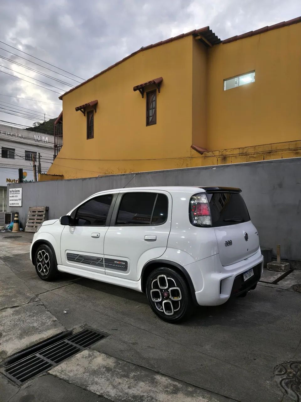 Fiat Uno Sporting 1.4 EVO Fire Flex 8V 4P 2016 - Foto 2
