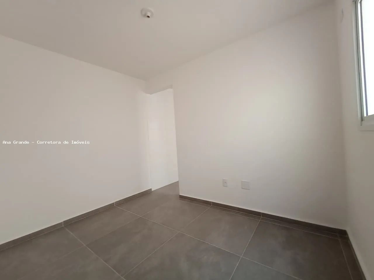 Apartamento para Locação em São Vicente, Jardim Guassu, 1 dormitório, 1 banheiro, 1 vaga