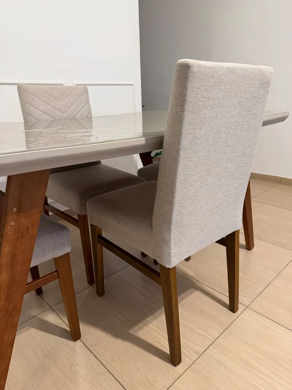 Mesa nova 6 lugares + 4 cadeiras novas  - Foto 4