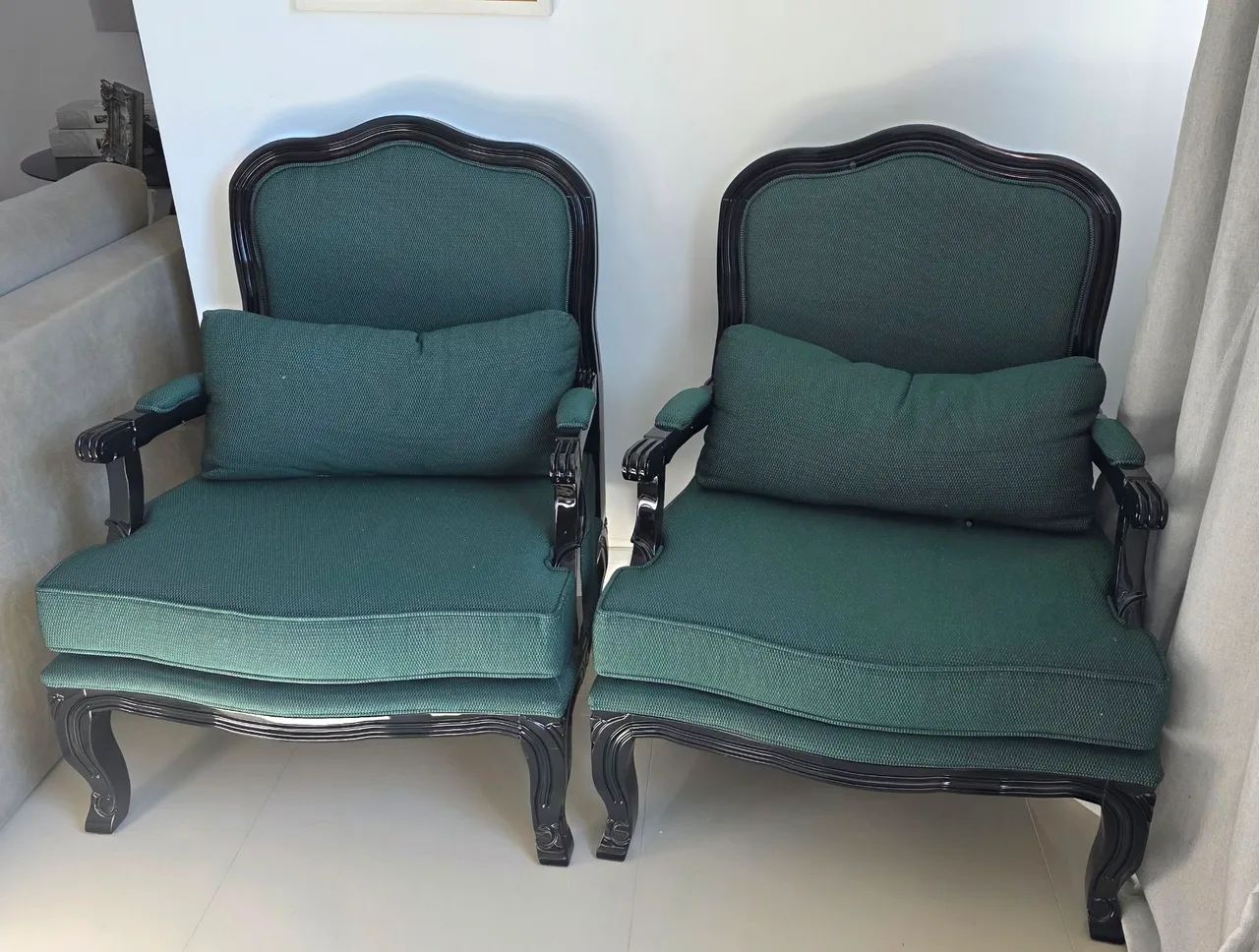 Vendo 2 cadeiras estilo Luis XV