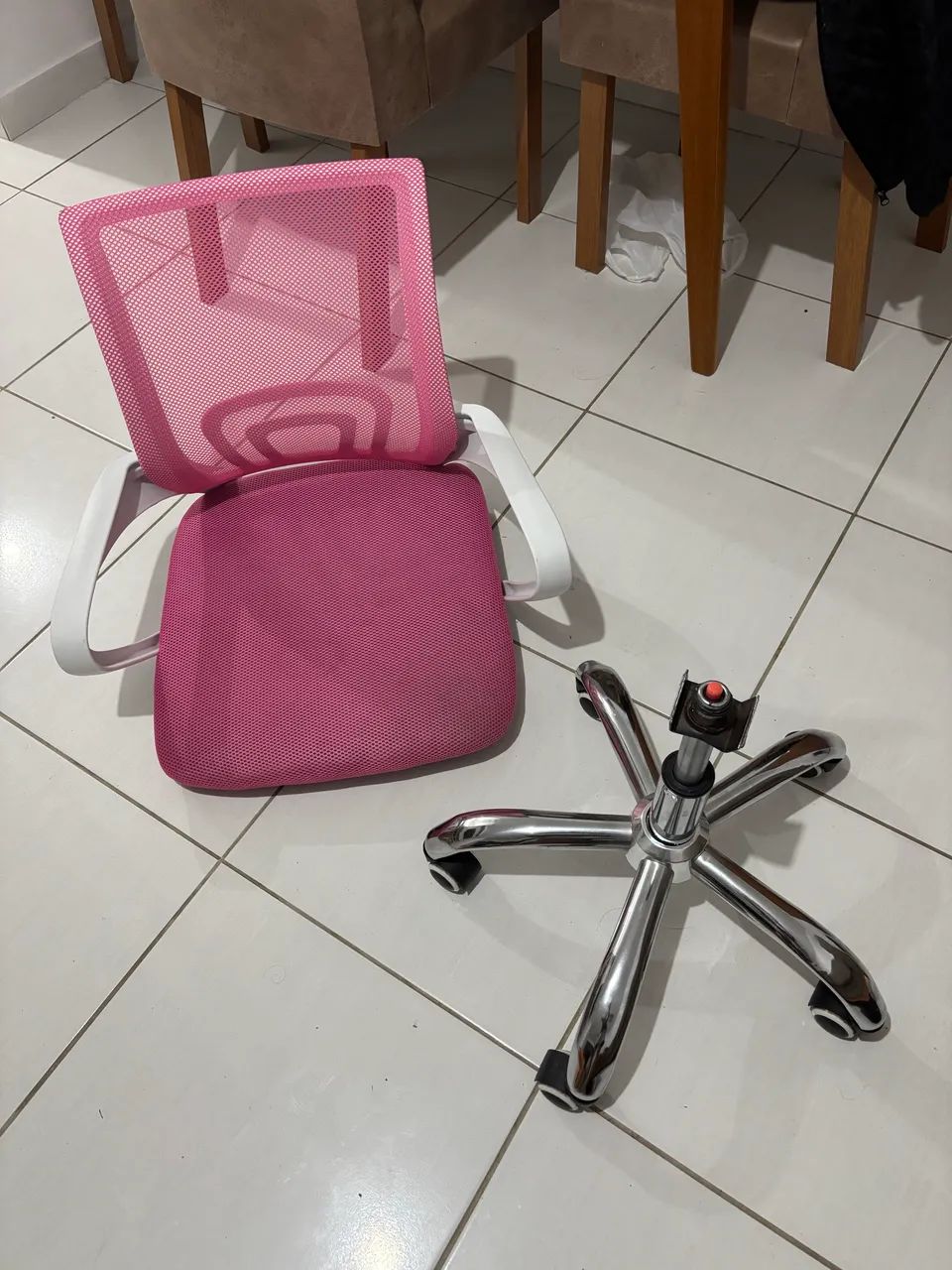 CADEIRA ROSA PRA RETIRADA DE PEÇAS - Foto 2