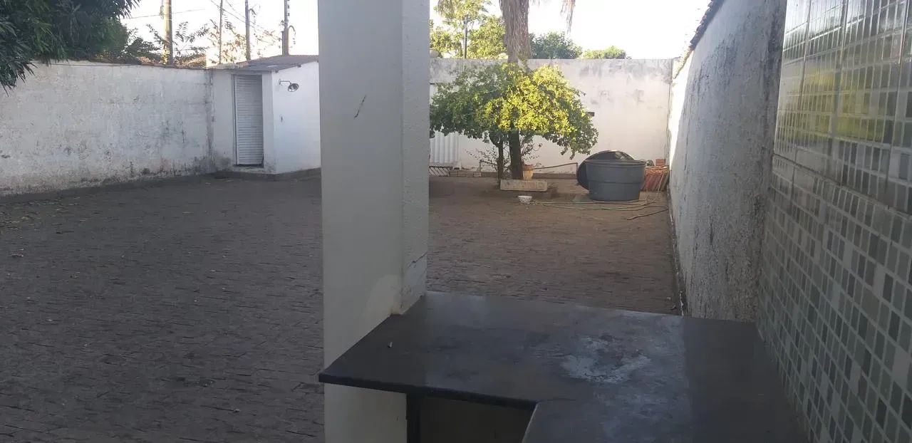 CASA NO CENTRO DE VÁRZEA GRANDE COM 3 QUARTOS PARA LOCAÇÃO. - Foto 4