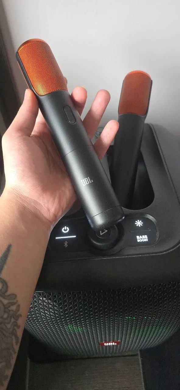 Caixa JBL Party Box Encore com Bluetooth e dois microfones (original) - Foto 2